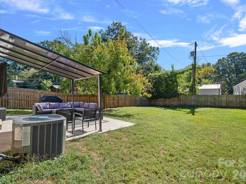 521 Porter Street, Charlotte, NC 28208.  MLS# CAR4429994, YatesRealty ID 55388. 