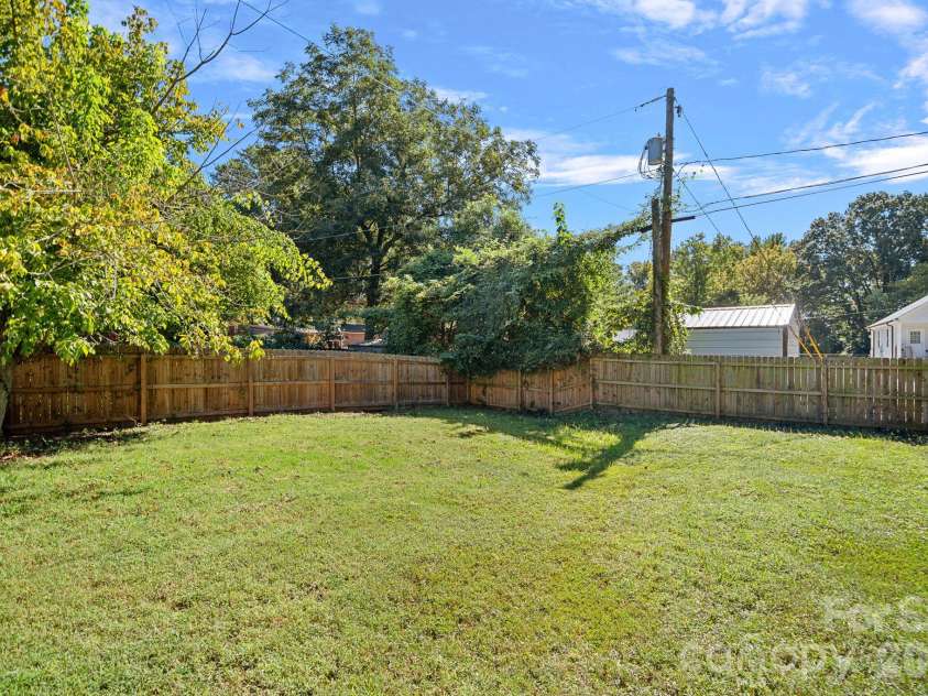 521 Porter Street, Charlotte, NC 28208.  MLS# CAR4429994, YatesRealty ID 55388. 
