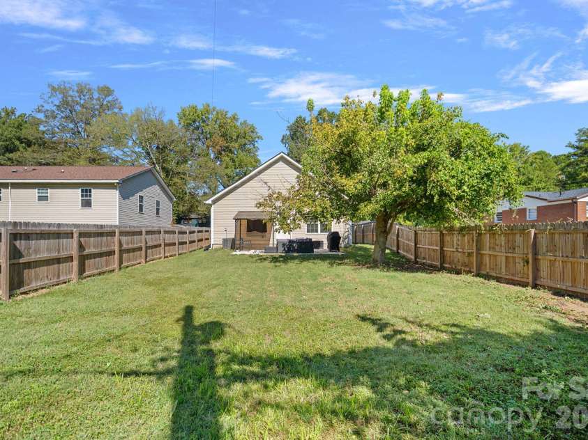 521 Porter Street, Charlotte, NC 28208.  MLS# CAR4429994, YatesRealty ID 55388. 