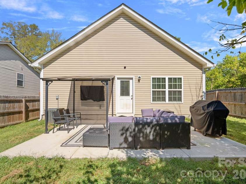 521 Porter Street, Charlotte, NC 28208.  MLS# CAR4429994, YatesRealty ID 55388. 