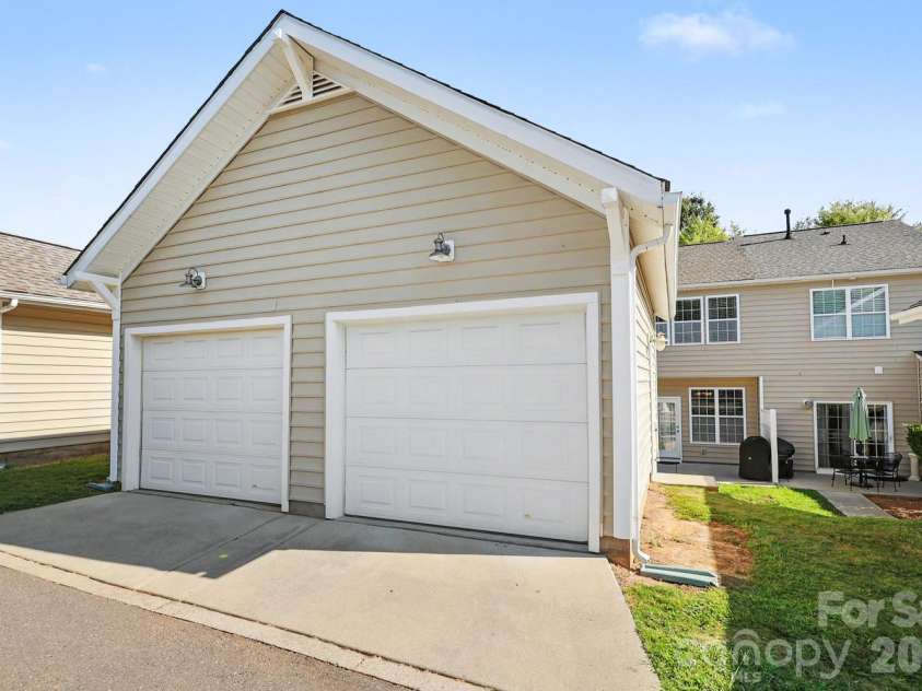 3212 Kemptown Square, Waxhaw, NC 28173.  MLS# CAR4429771, YatesRealty ID 55389. 