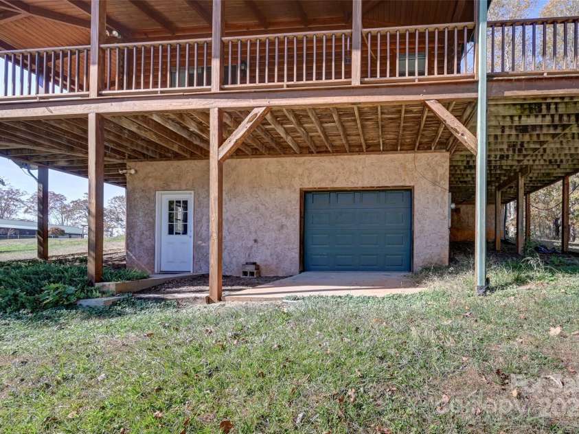 80 Oak Meadow Lane, Hendersonville, NC 28792.  MLS# CAR4309562, YatesRealty ID 5539. 