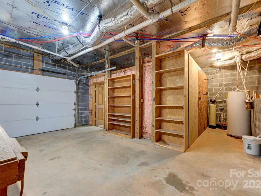 80 Oak Meadow Lane, Hendersonville, NC 28792.  MLS# CAR4309562, YatesRealty ID 5539. 