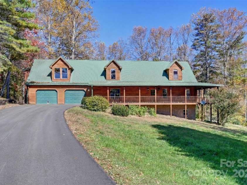 80 Oak Meadow Lane, Hendersonville, NC 28792.  MLS# CAR4309562, YatesRealty ID 5539. 