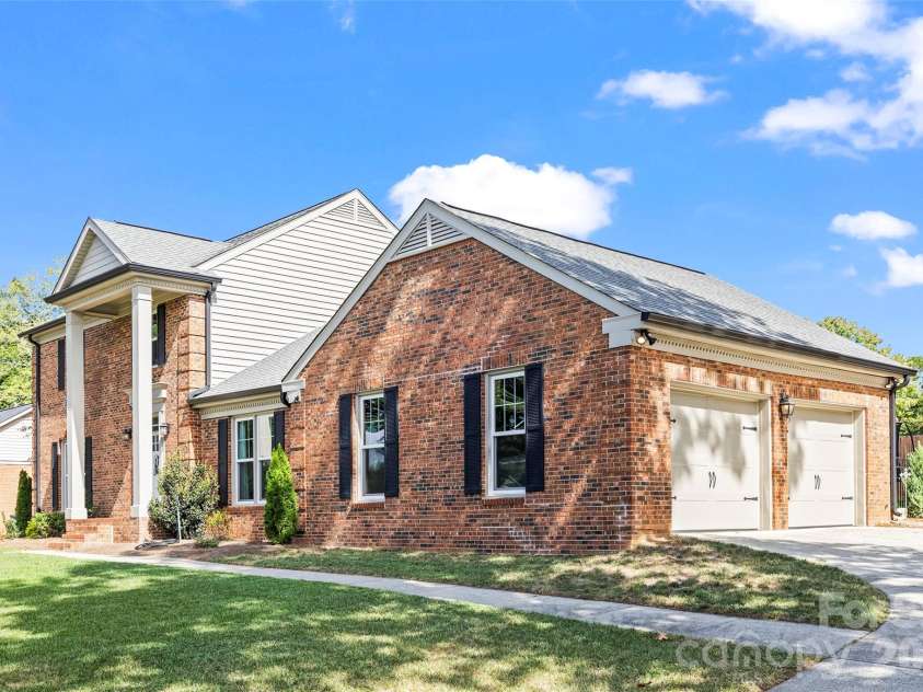 241 Linville Drive, Matthews, NC 28105.  MLS# CAR4429436, YatesRealty ID 55390. 