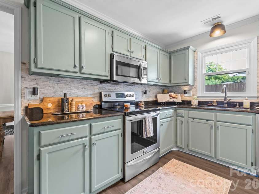 241 Linville Drive, Matthews, NC 28105.  MLS# CAR4429436, YatesRealty ID 55390. 
