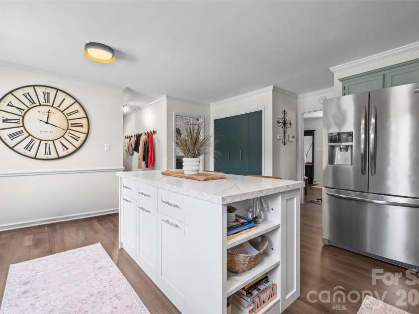 241 Linville Drive, Matthews, NC 28105.  MLS# CAR4429436, YatesRealty ID 55390. 