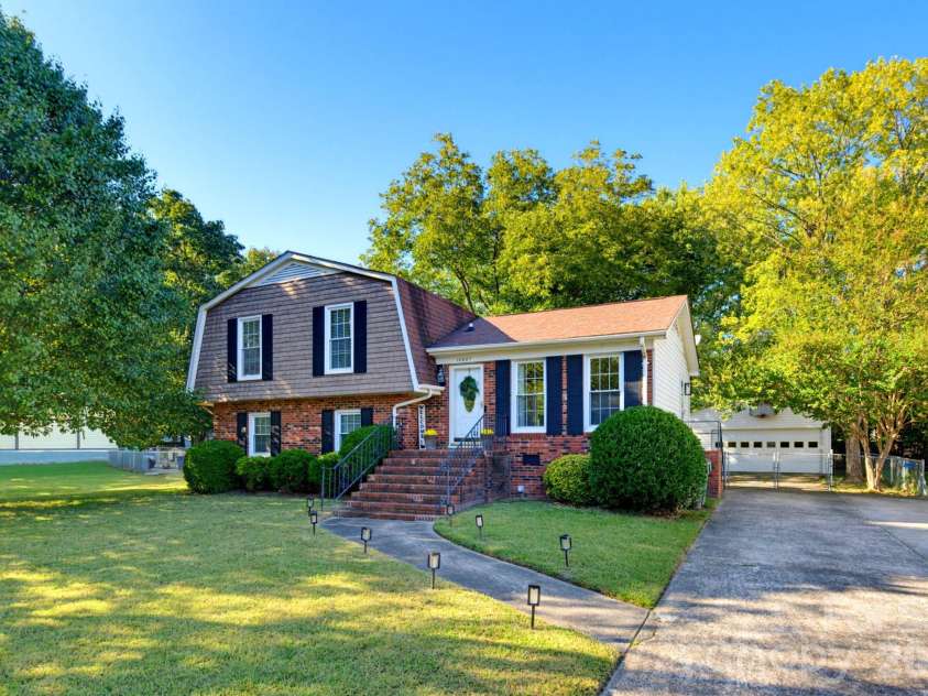 12001 Antebellum Drive, Charlotte, NC 28273.  MLS# CAR4429447, YatesRealty ID 55392. 