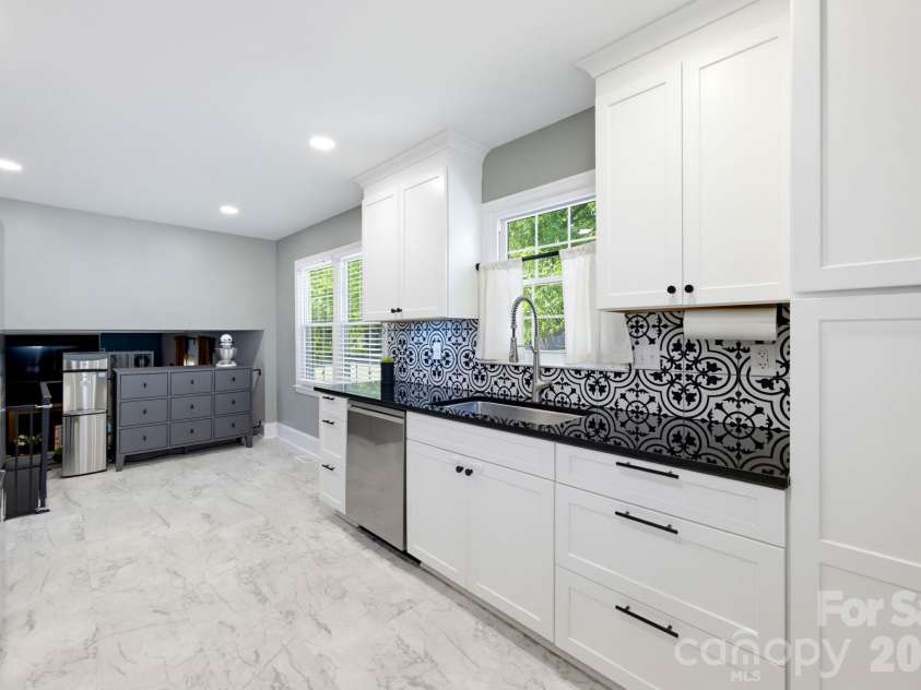 12001 Antebellum Drive, Charlotte, NC 28273.  MLS# CAR4429447, YatesRealty ID 55392. 