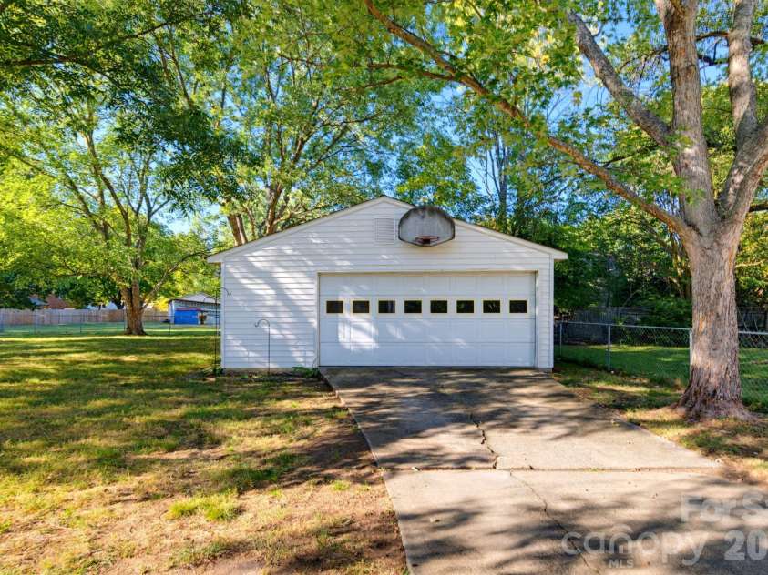 12001 Antebellum Drive, Charlotte, NC 28273.  MLS# CAR4429447, YatesRealty ID 55392. 