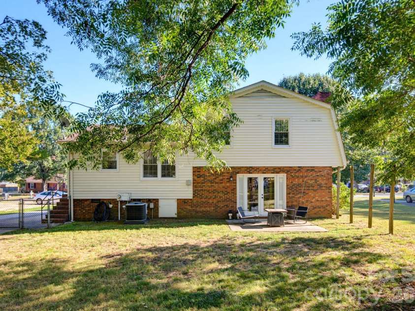 12001 Antebellum Drive, Charlotte, NC 28273.  MLS# CAR4429447, YatesRealty ID 55392. 