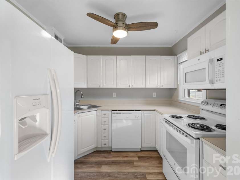 4615 Coronado Drive, Charlotte, NC 28212.  MLS# CAR4429617, YatesRealty ID 55393. 