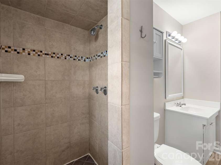 4615 Coronado Drive, Charlotte, NC 28212.  MLS# CAR4429617, YatesRealty ID 55393. 