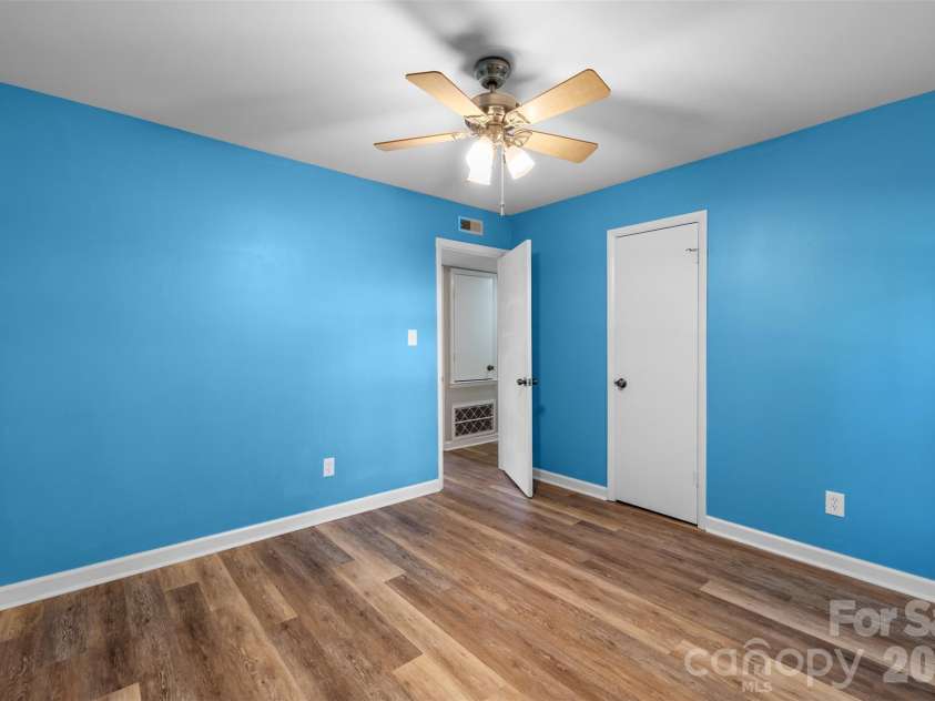 4615 Coronado Drive, Charlotte, NC 28212.  MLS# CAR4429617, YatesRealty ID 55393. 