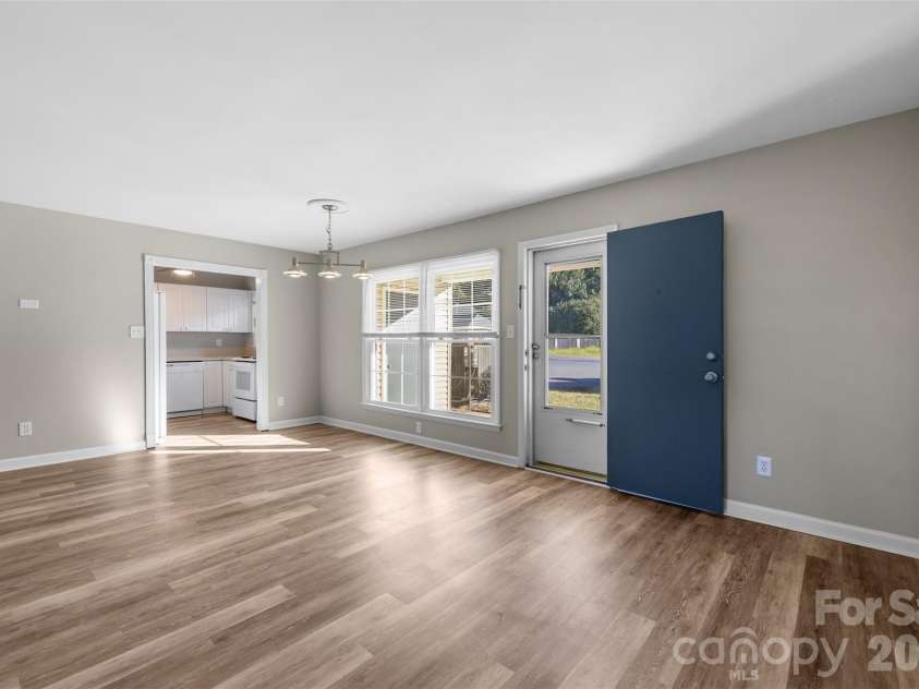 4615 Coronado Drive, Charlotte, NC 28212.  MLS# CAR4429617, YatesRealty ID 55393. Living space with back entrance