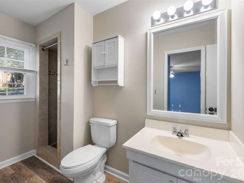 4615 Coronado Drive, Charlotte, NC 28212.  MLS# CAR4429617, YatesRealty ID 55393. Primary Bath