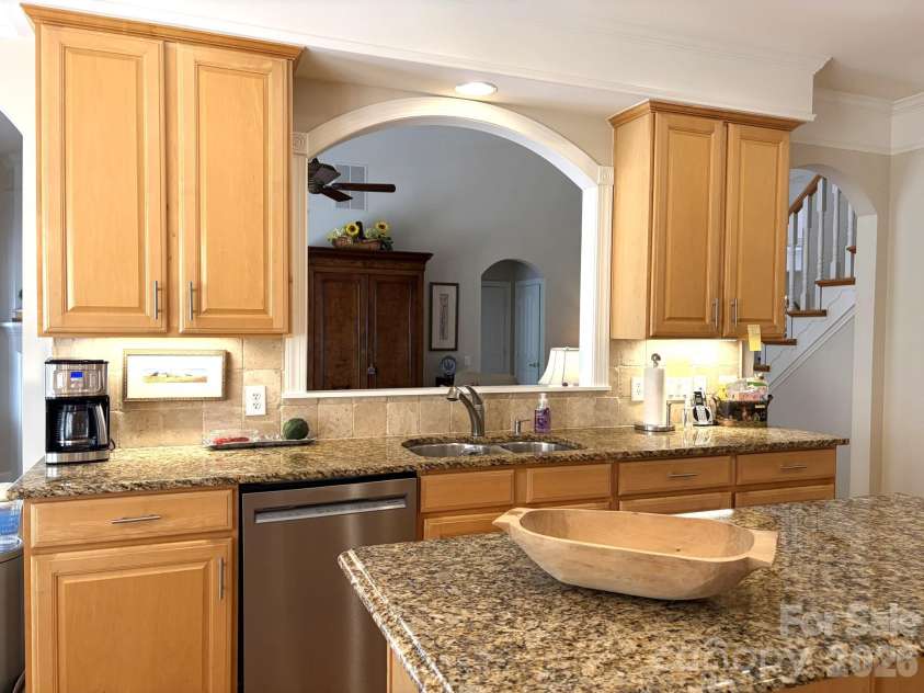 11437 Corliss Avenue, Charlotte, NC 28277.  MLS# CAR4429064, YatesRealty ID 55399. Granite countertops