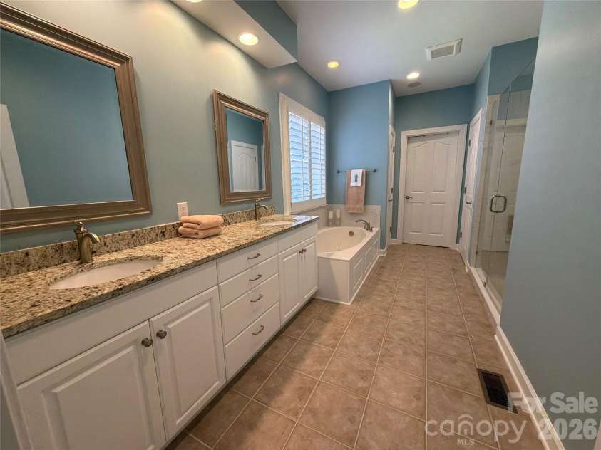 11437 Corliss Avenue, Charlotte, NC 28277.  MLS# CAR4429064, YatesRealty ID 55399. Luxurious master bathroom