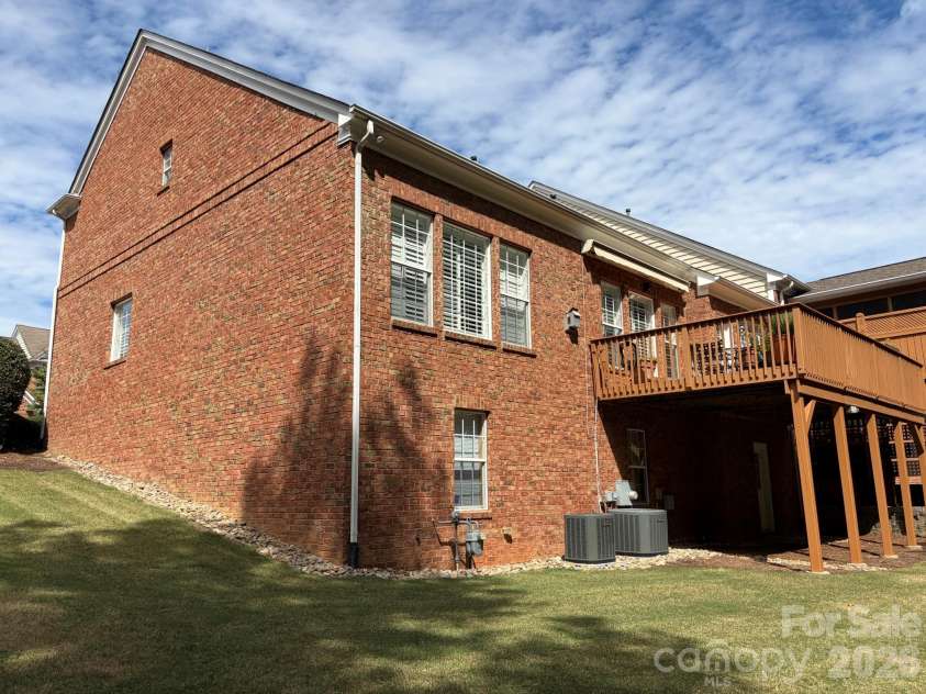 11437 Corliss Avenue, Charlotte, NC 28277.  MLS# CAR4429064, YatesRealty ID 55399. Premium lot. End unit.