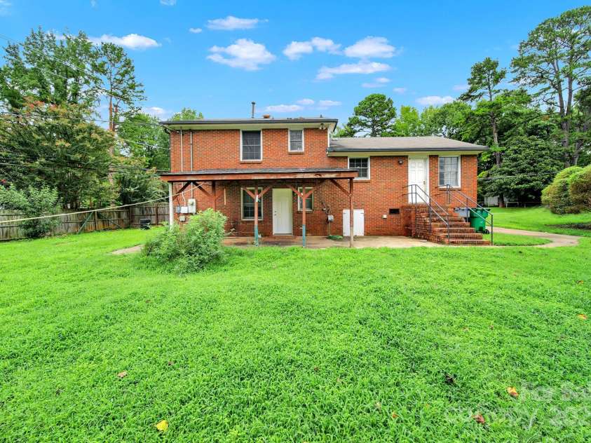5300 Grafton Drive, Charlotte, NC 28215.  MLS# CAR4294814, YatesRealty ID 554. 