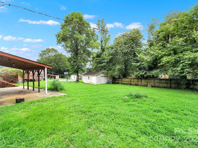 5300 Grafton Drive, Charlotte, NC 28215.  MLS# CAR4294814, YatesRealty ID 554. 