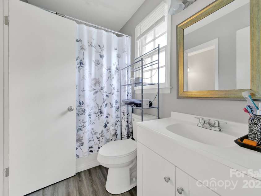 5300 Grafton Drive, Charlotte, NC 28215.  MLS# CAR4294814, YatesRealty ID 554. 