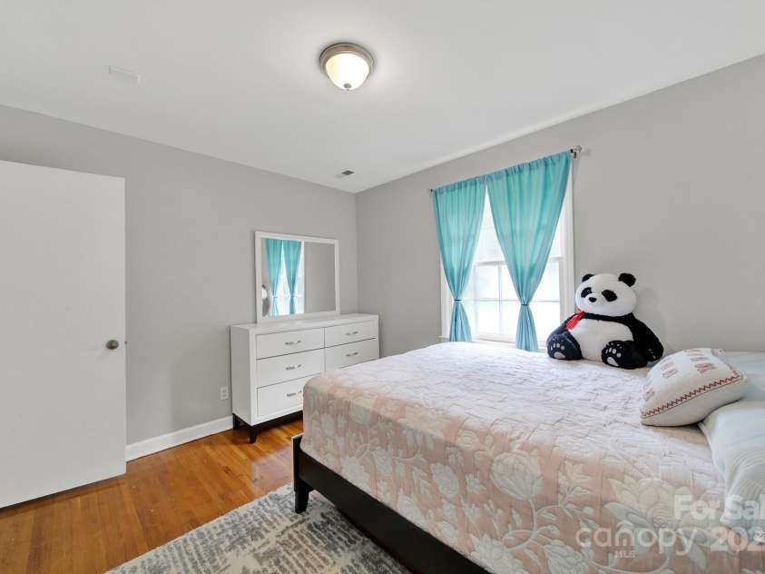 5300 Grafton Drive, Charlotte, NC 28215.  MLS# CAR4294814, YatesRealty ID 554. 