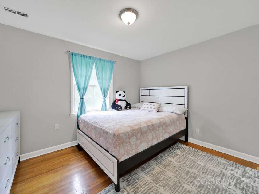 5300 Grafton Drive, Charlotte, NC 28215.  MLS# CAR4294814, YatesRealty ID 554. 