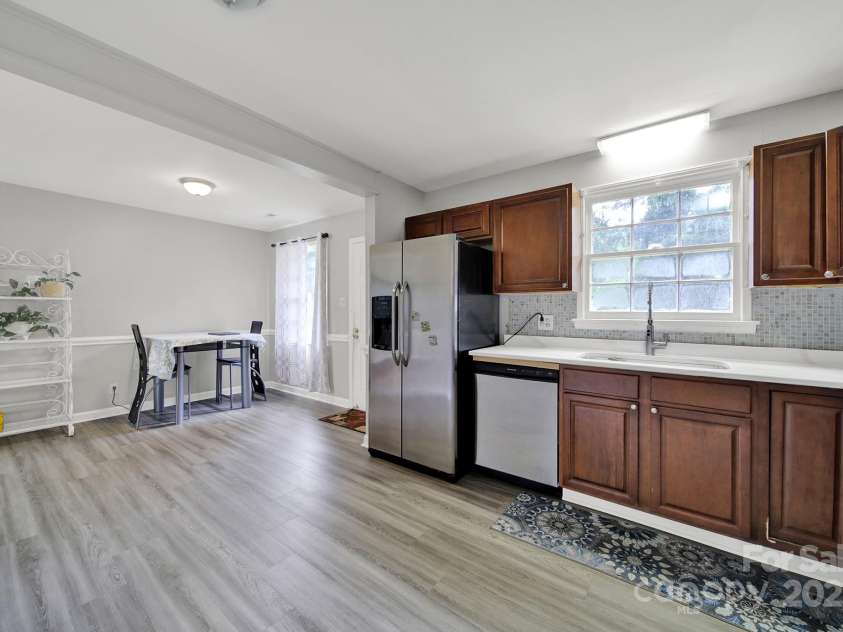 5300 Grafton Drive, Charlotte, NC 28215.  MLS# CAR4294814, YatesRealty ID 554. 