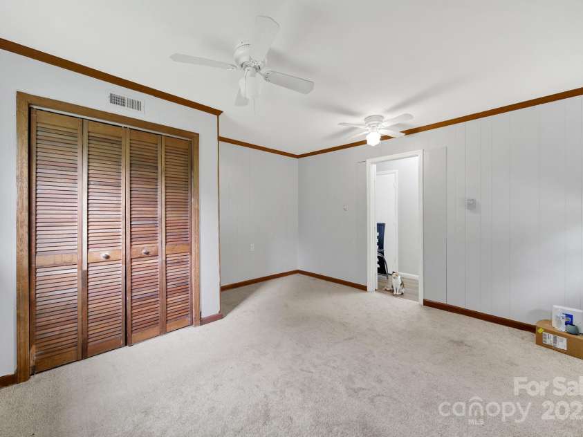 5300 Grafton Drive, Charlotte, NC 28215.  MLS# CAR4294814, YatesRealty ID 554. 