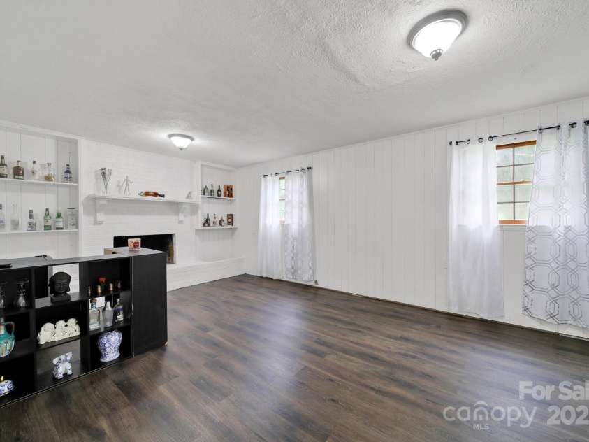 5300 Grafton Drive, Charlotte, NC 28215.  MLS# CAR4294814, YatesRealty ID 554. 