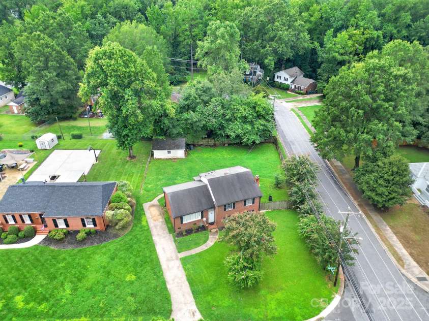 5300 Grafton Drive, Charlotte, NC 28215.  MLS# CAR4294814, YatesRealty ID 554. 