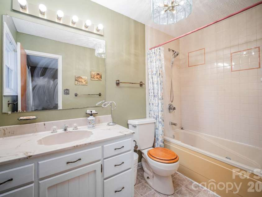 32 Heritage Lane, Shelby, NC 28150.  MLS# CAR4329683, YatesRealty ID 5540. 