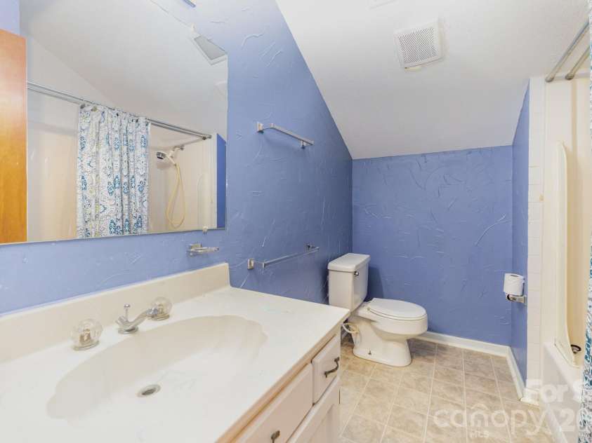 32 Heritage Lane, Shelby, NC 28150.  MLS# CAR4329683, YatesRealty ID 5540. 