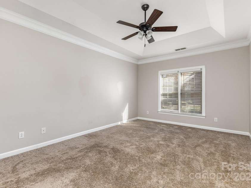 8572 Highland Glen Drive, Charlotte, NC 28269.  MLS# CAR4313610, YatesRealty ID 5540. 