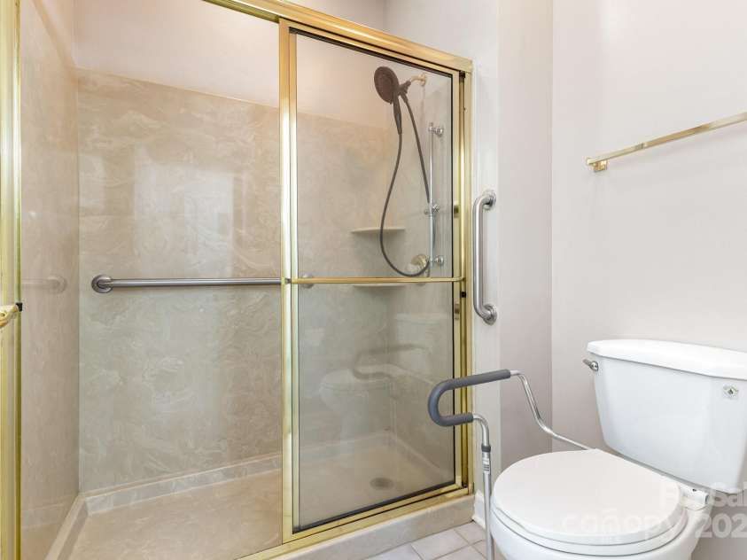 8572 Highland Glen Drive, Charlotte, NC 28269.  MLS# CAR4313610, YatesRealty ID 5540. 