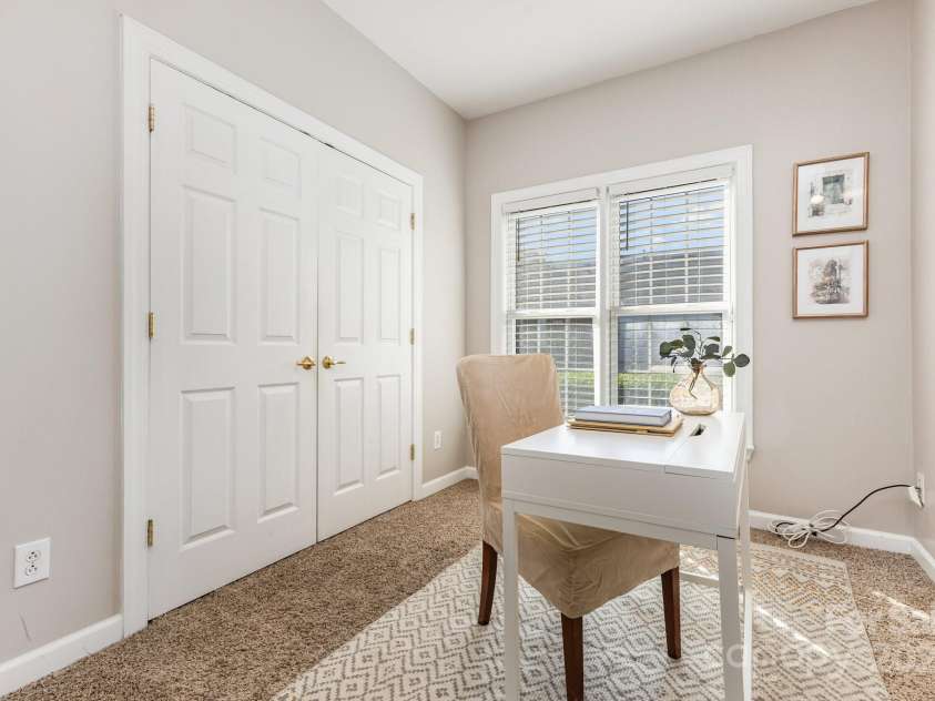 8572 Highland Glen Drive, Charlotte, NC 28269.  MLS# CAR4313610, YatesRealty ID 5540. 