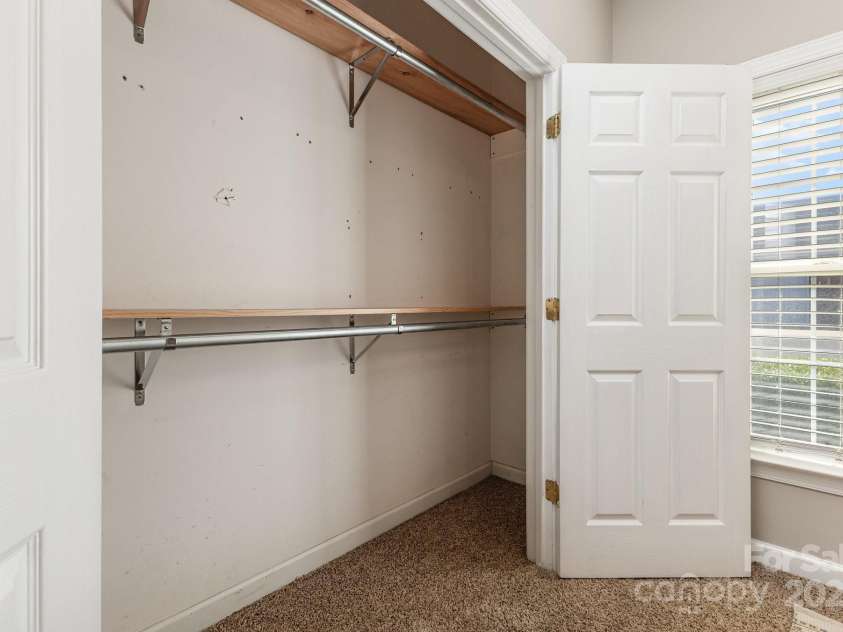 8572 Highland Glen Drive, Charlotte, NC 28269.  MLS# CAR4313610, YatesRealty ID 5540. 