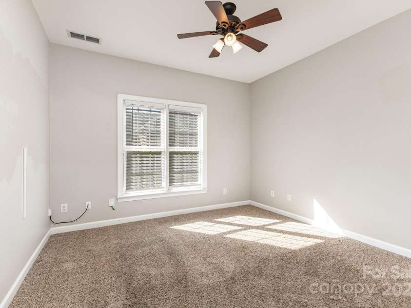 8572 Highland Glen Drive, Charlotte, NC 28269.  MLS# CAR4313610, YatesRealty ID 5540. 