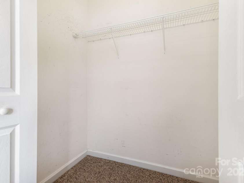 8572 Highland Glen Drive, Charlotte, NC 28269.  MLS# CAR4313610, YatesRealty ID 5540. 