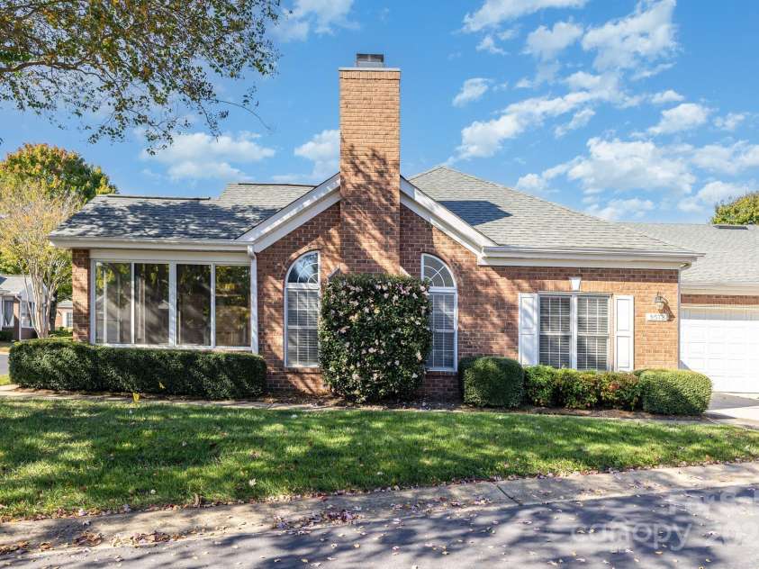 8572 Highland Glen Drive, Charlotte, NC 28269.  MLS# CAR4313610, YatesRealty ID 5540. 