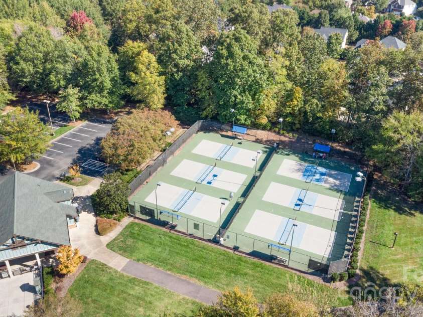 8572 Highland Glen Drive, Charlotte, NC 28269.  MLS# CAR4313610, YatesRealty ID 5540. 