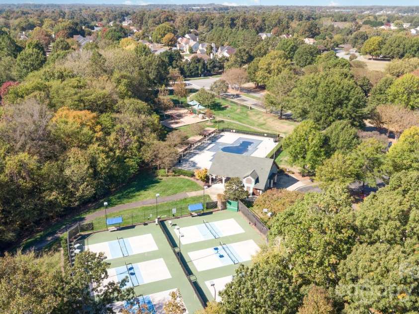 8572 Highland Glen Drive, Charlotte, NC 28269.  MLS# CAR4313610, YatesRealty ID 5540. 