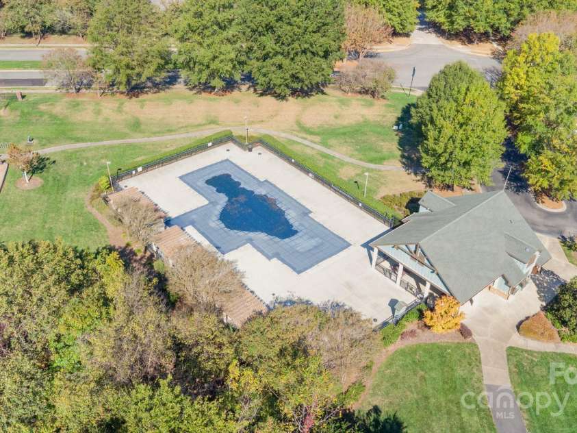8572 Highland Glen Drive, Charlotte, NC 28269.  MLS# CAR4313610, YatesRealty ID 5540. 