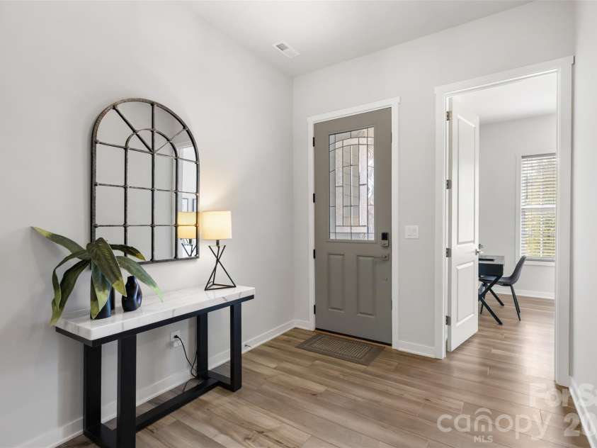 5208 Glenwalk Drive, Charlotte, NC 28269.  MLS# CAR4428602, YatesRealty ID 55402. 