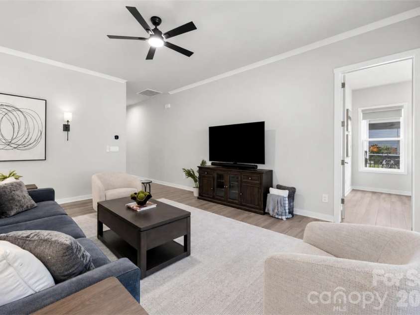5208 Glenwalk Drive, Charlotte, NC 28269.  MLS# CAR4428602, YatesRealty ID 55402. 