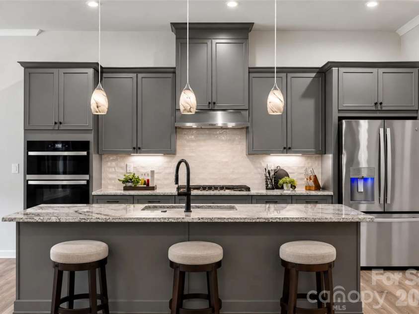 5208 Glenwalk Drive, Charlotte, NC 28269.  MLS# CAR4428602, YatesRealty ID 55402. 