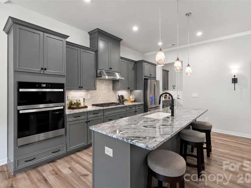 5208 Glenwalk Drive, Charlotte, NC 28269.  MLS# CAR4428602, YatesRealty ID 55402. 