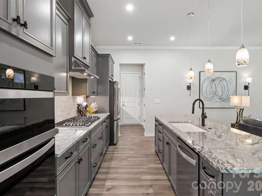 5208 Glenwalk Drive, Charlotte, NC 28269.  MLS# CAR4428602, YatesRealty ID 55402. 