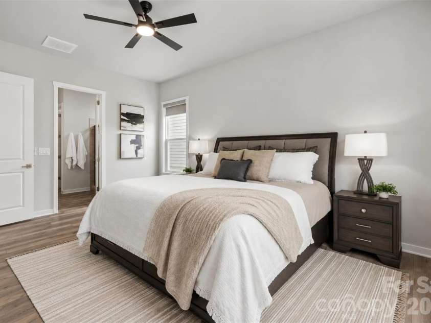 5208 Glenwalk Drive, Charlotte, NC 28269.  MLS# CAR4428602, YatesRealty ID 55402. 